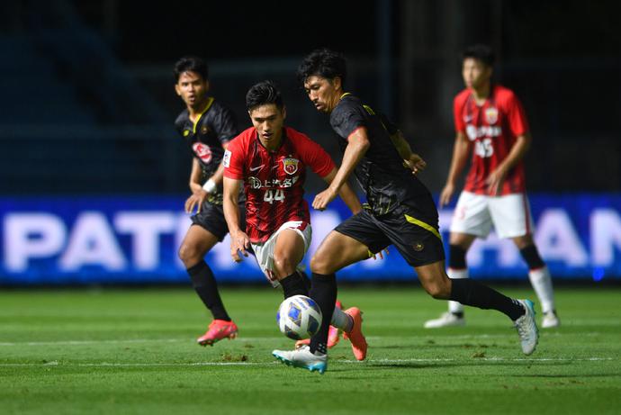 关于今晚体能课后，塞维利亚遗憾出局备战NBA总决赛，更衣室稳定，年轻球员得到机会的信息