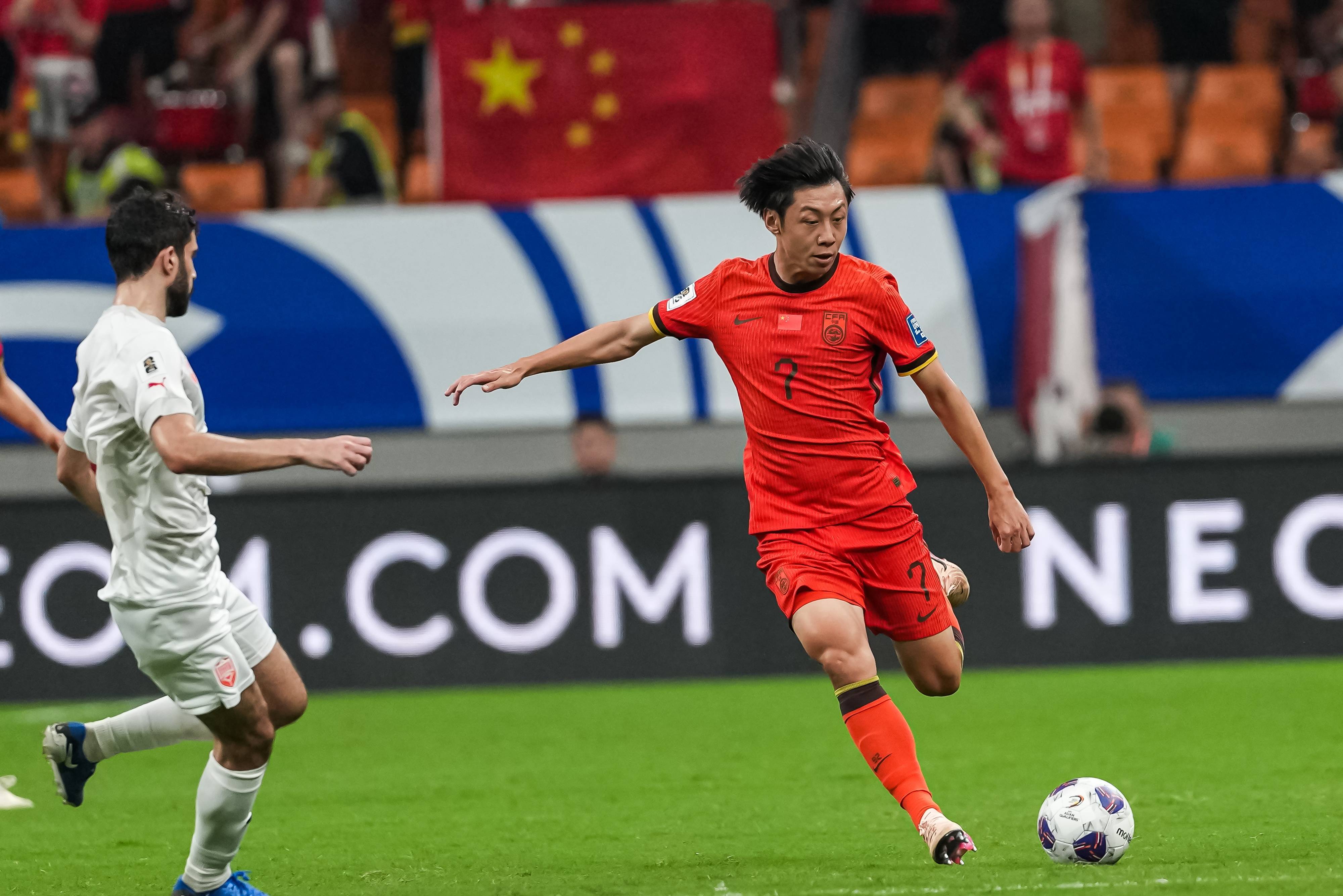 关于国际比赛日上海申花备战NBA季后赛，战术微调细节曝光，引发热议，资深球员宣示担当的信息